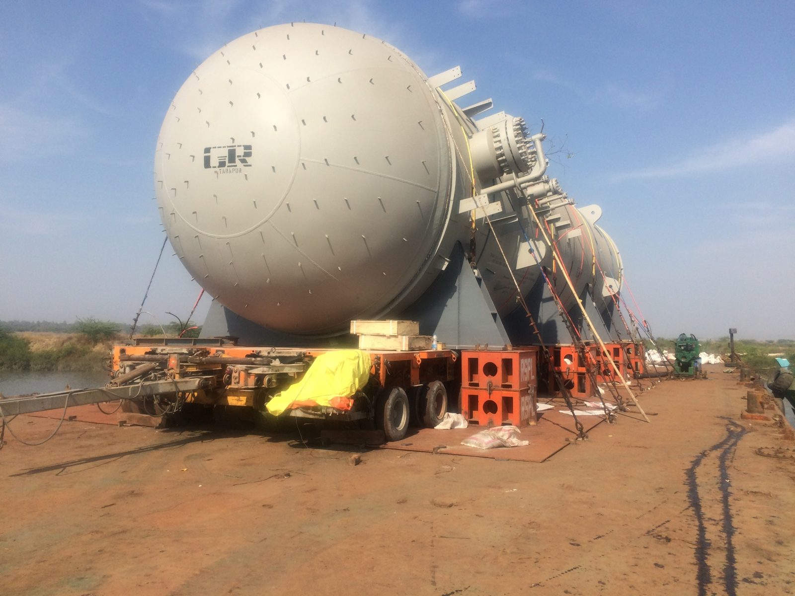 G.R. Engineering oversized equipment load-out at captive jetty