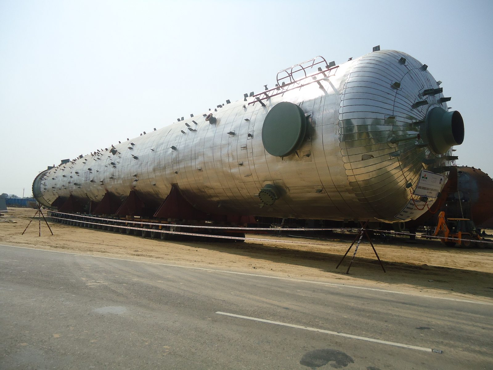 G.R. Engineering site-fabricated super-heavy column, HMEL Bathinda